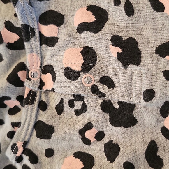 Cheetah print one piece footless romper/footie with heart detail - Picture 5 of 5